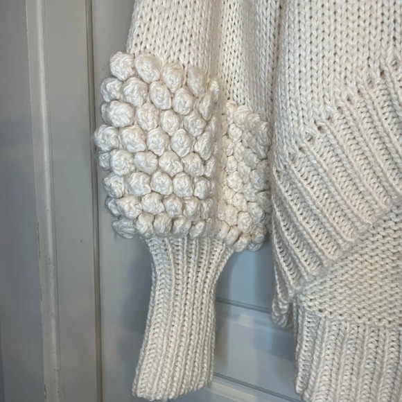 C/MEO Hold Tight Pom Pom Bubble Sleeve Sweater Size Small - Picture 3 of 11